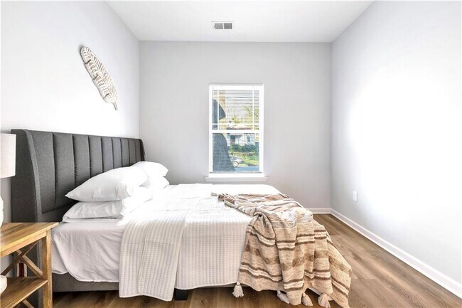 Building Photo - 56 Holly Rd NW