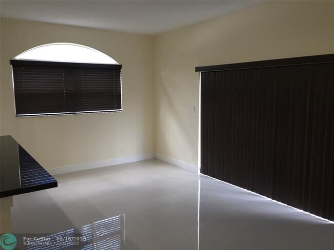 Building Photo - 3118 Coral Ridge Dr