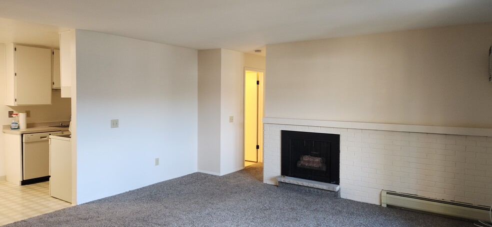 Building Photo - 5586 Guilford Rd