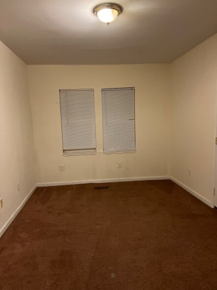 Building Photo - 320 Walnut St