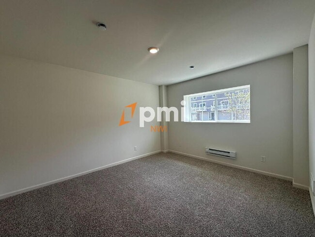 Building Photo - 8754 Clover Ln