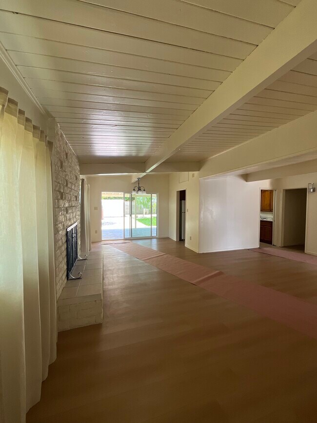 Building Photo - 8039 Cantaloupe Ave
