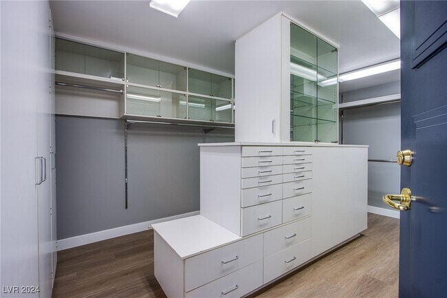 Building Photo - 3111 Bel Air Dr