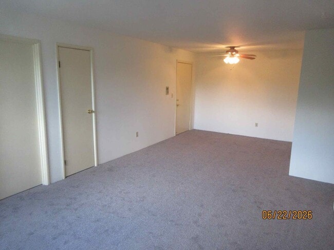 Building Photo - Upper 2 bedroom plus den in Germantown