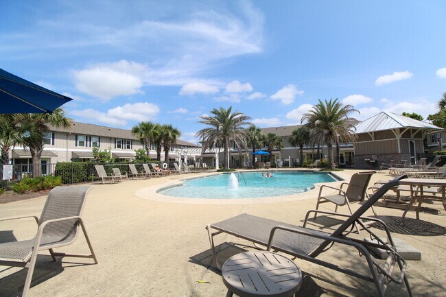 Building Photo - Spacious 3-Bed, 2.5-Bath Townhome Steps from Blue Wahoos Stadium & Palafox Street with Upgraded K...