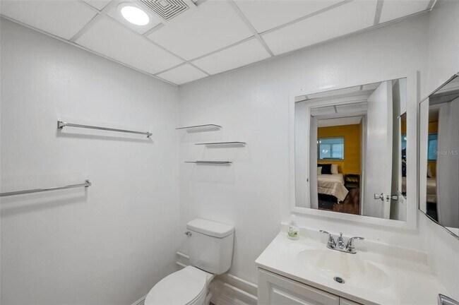 Building Photo - 1801 Bedford Terrace