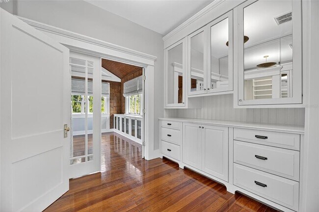 Building Photo - 3003 W Harbor View Ave