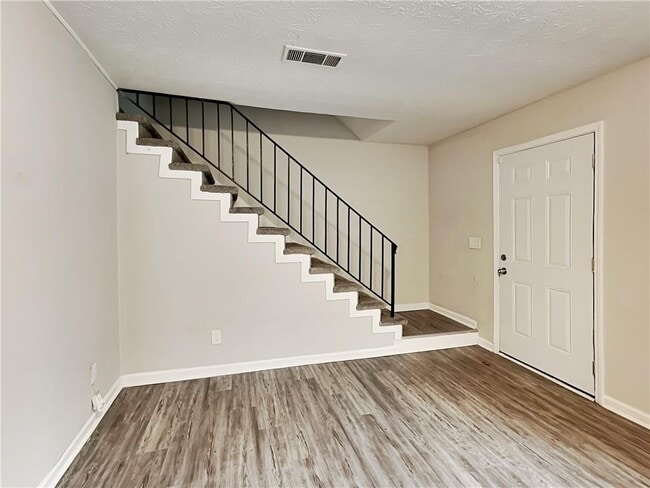 Building Photo - 1829 Whitehall Forest Ct SE