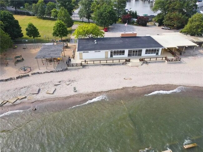 Building Photo - 852 Beach Rd