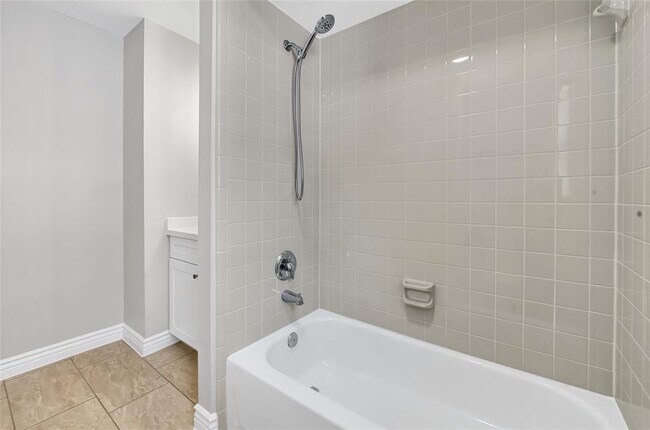 Building Photo - 5914 Shadow Creek Ct