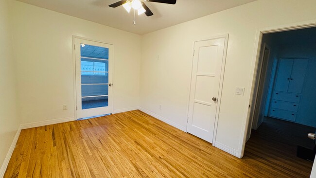 Building Photo - 613 E El Morado Ct