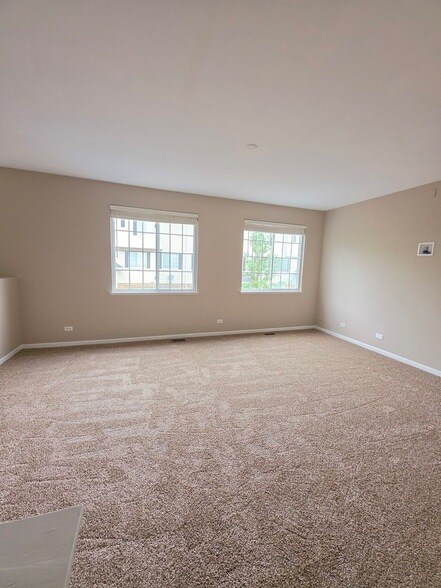 Building Photo - 369 Evergreen Cir