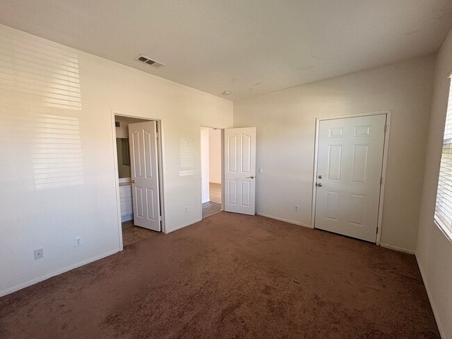 Building Photo - EASTVALE GREAT NEIGHBORHOOD- 4+2.5 EXECUTIVE HOME, QUIET NEIGHBORHOOD - AVAILABLE NOW!!! ONLY 2 C...