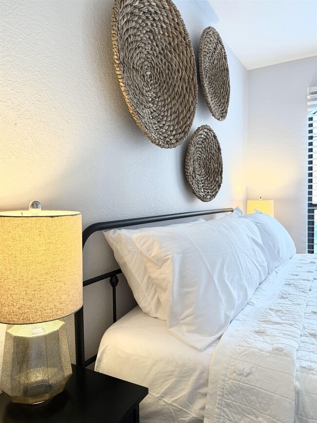 Building Photo - 307 Out Yonder