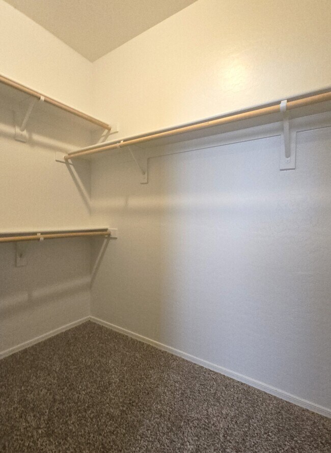 Building Photo - 2300 E Magma Rd