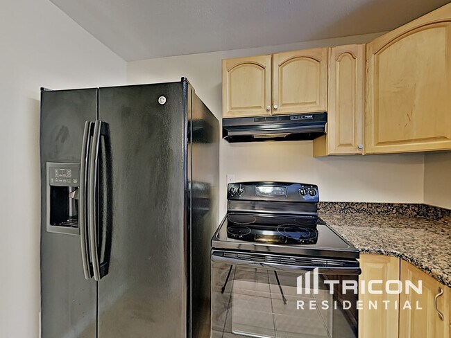 Building Photo - 227 Lochmond Dr
