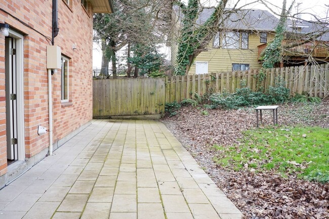 Building Photo - Sprawling 2-Story Mid-Century 4-Bed/2-Bath...
