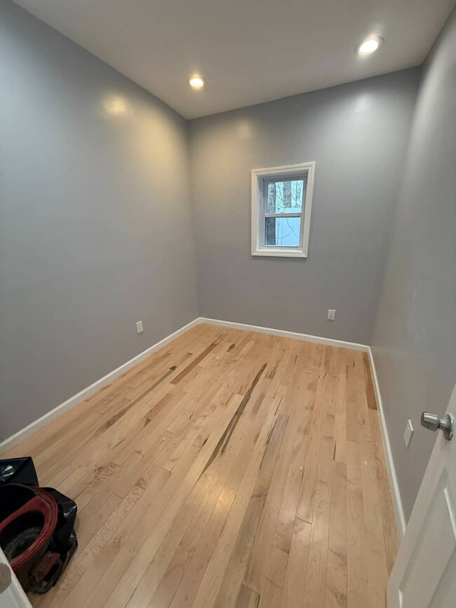 Building Photo - 246-04 Jericho Tpke