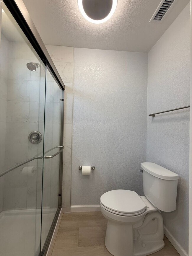 Building Photo - *Beautifully Updated 4 Bedroom, 2 Bathroom Home in Fairfield!*