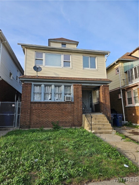 Building Photo - 706 E Delavan Ave