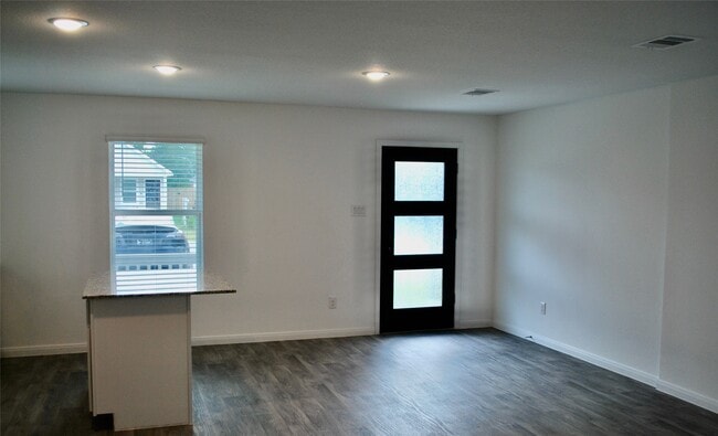 Building Photo - 16751 N Marie Vlg Dr