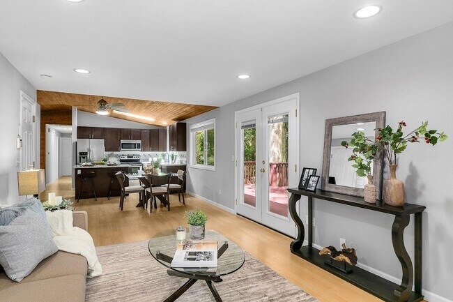 Building Photo - 3 Bedroom Sammamish Rambler in Quiet Cul d...