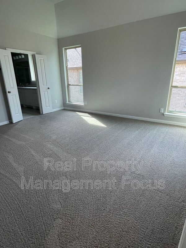 Building Photo - 13969 Falcon Ranch Dr