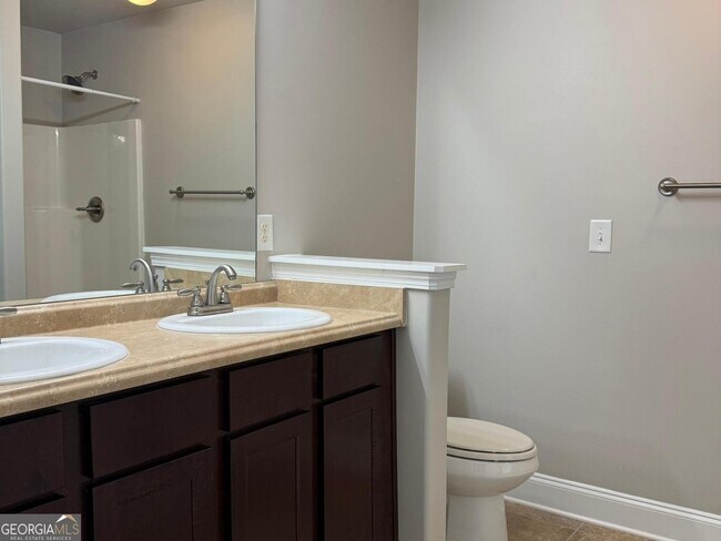 Building Photo - 125 Leland Ln