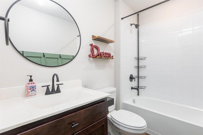 Building Photo - 105 Black Wolf Run