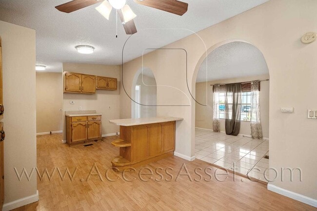 Building Photo - Charming 4 Bed/2.5 Bath Home With Spacious Backyard And Gated Entrance!