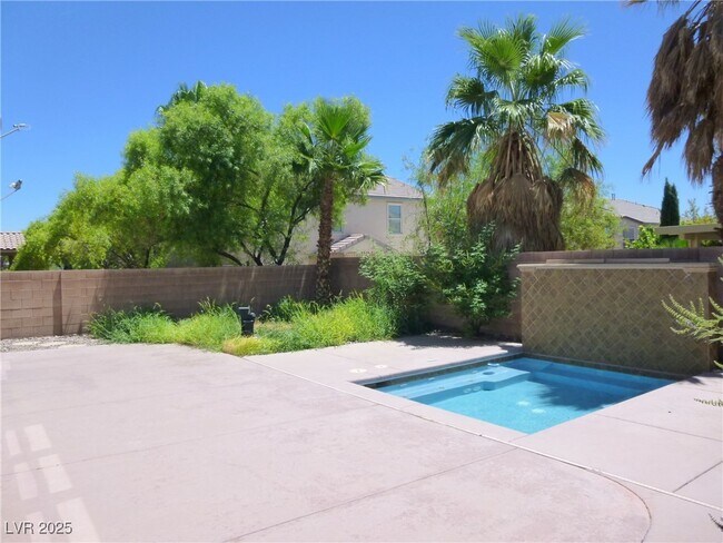 Building Photo - 10865 Wallflower Ave