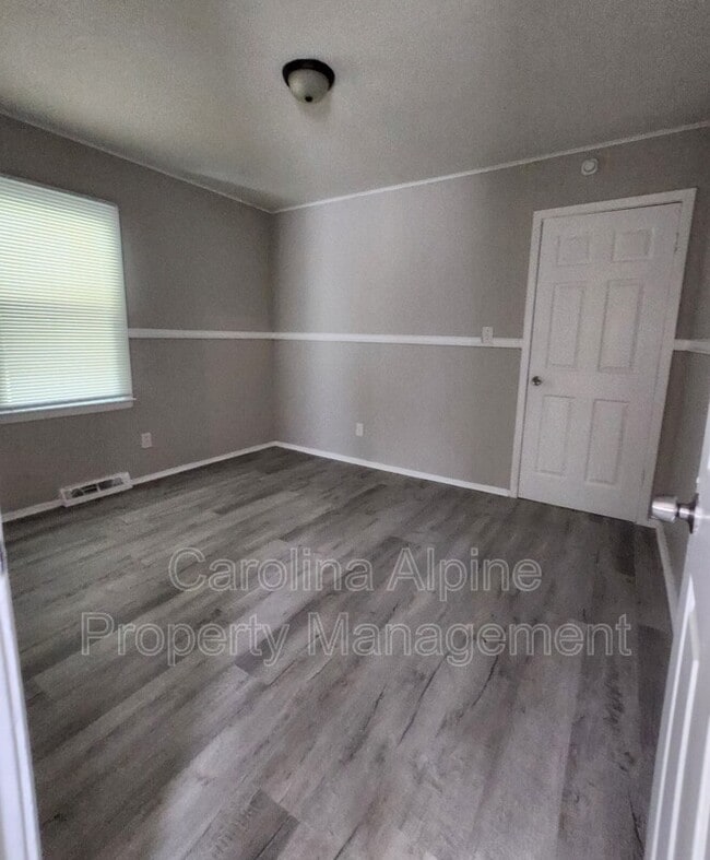 Building Photo - 1724 Griers Grove Rd
