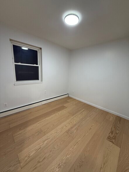 Building Photo - 30 Bay 37th St