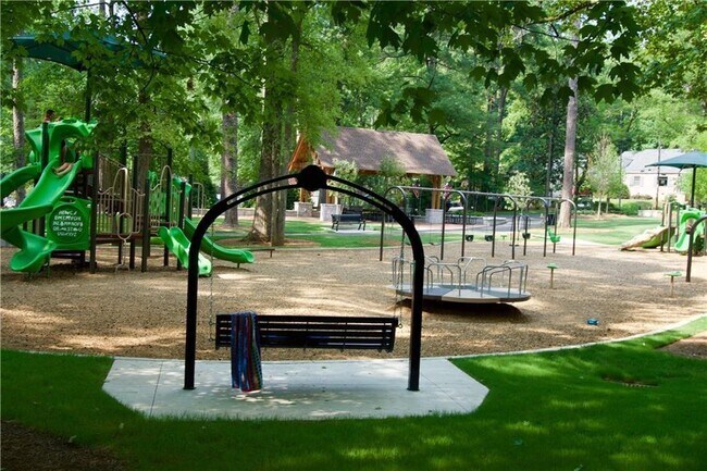 Building Photo - 1290 Glen Forest Way