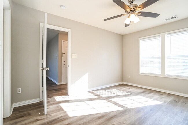 Building Photo - 1007 Kansas City Dr