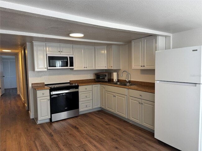 Building Photo - 102 Laureti Ln