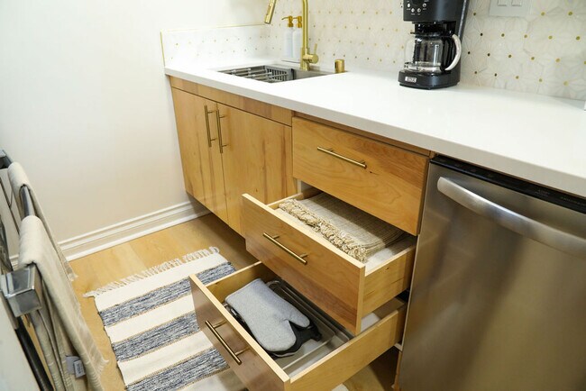 Building Photo - 1773 Torrance St