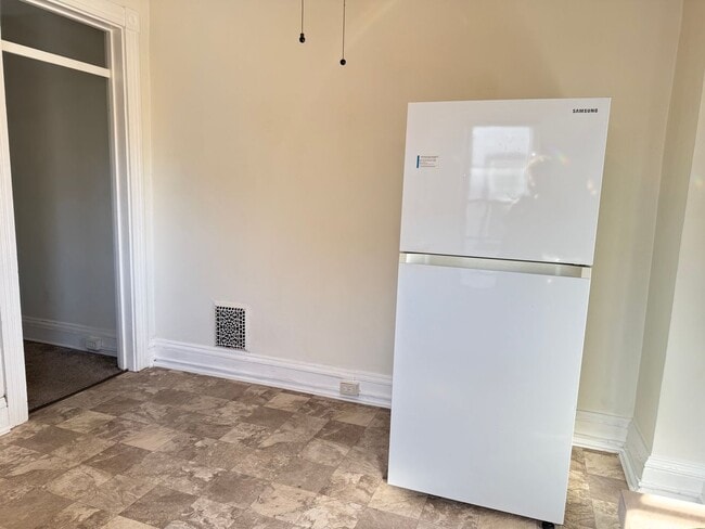 Building Photo - 319 N Charlotte St