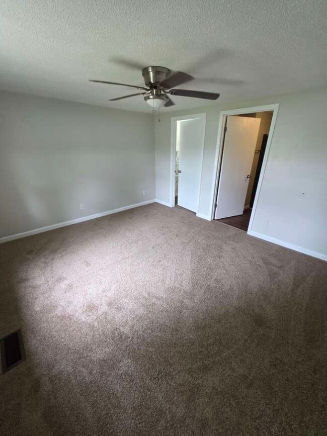 Building Photo - Cozy 3bd/2bth