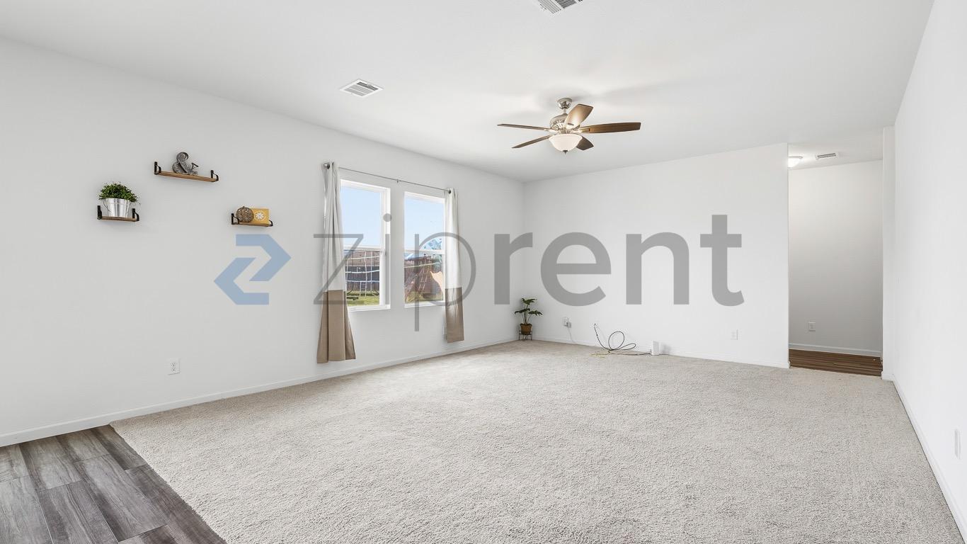 Building Photo - Unit