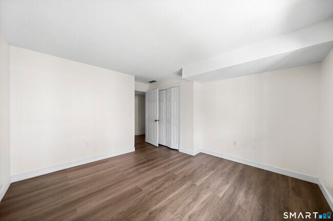 Building Photo - 136 Maple Ave