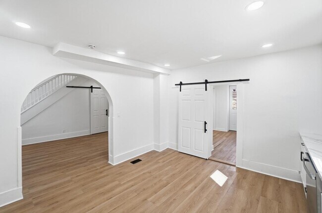 Building Photo - 630 Ewing Ave