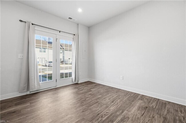 Building Photo - 266 Foxglove Dr