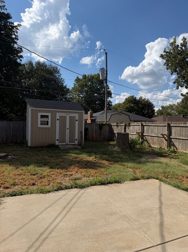Building Photo - 3735 N Pickwick Ave
