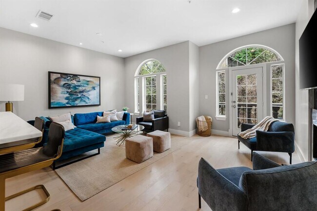 Building Photo - 1529 Barton Springs Rd