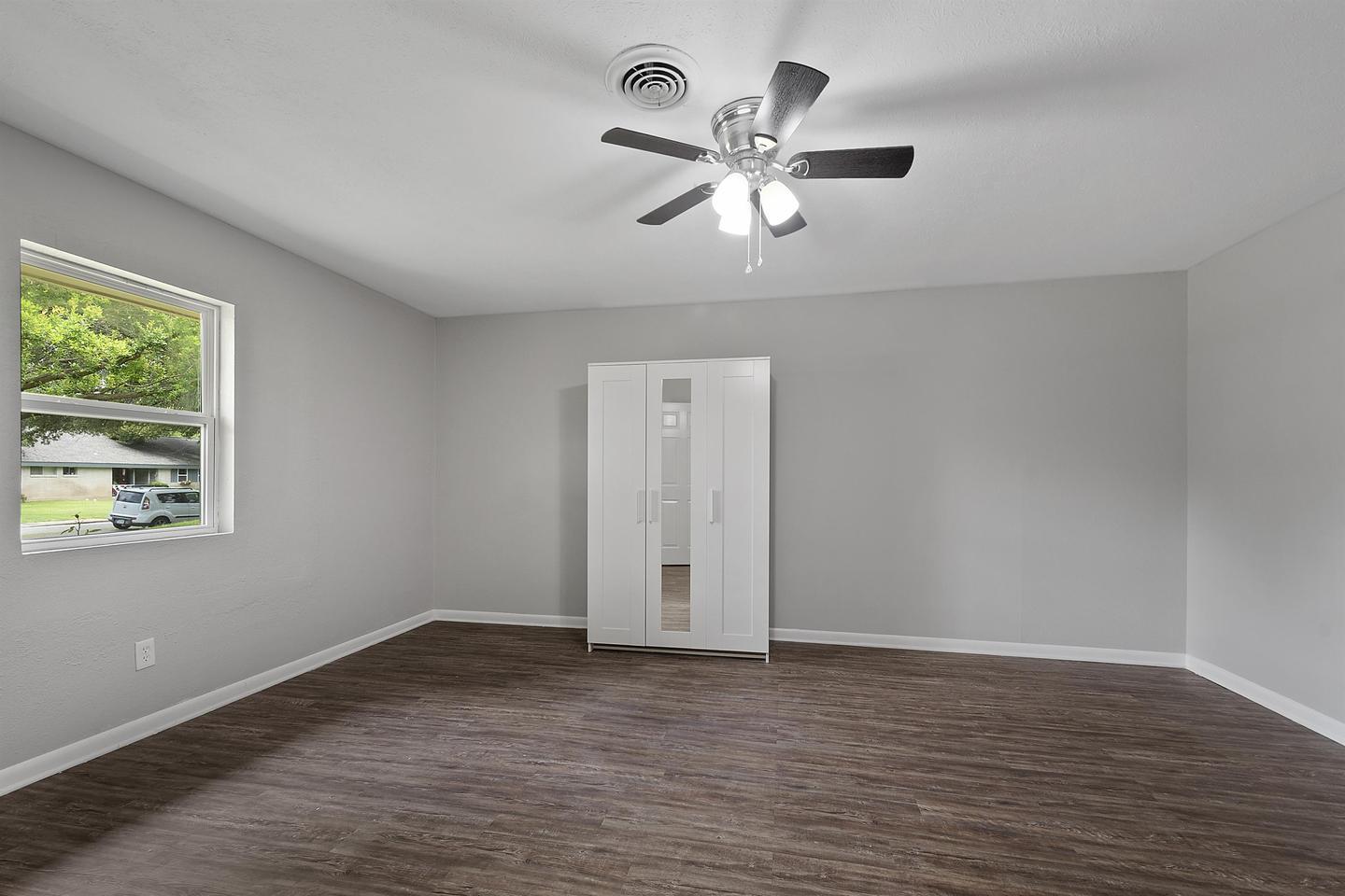 Building Photo - Bright & spacious 6-bedroom retreat in Benbrook