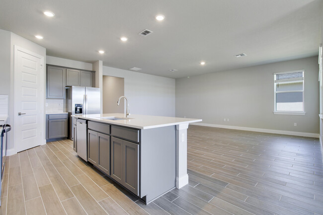 Building Photo - 8990 Dahlia Cir