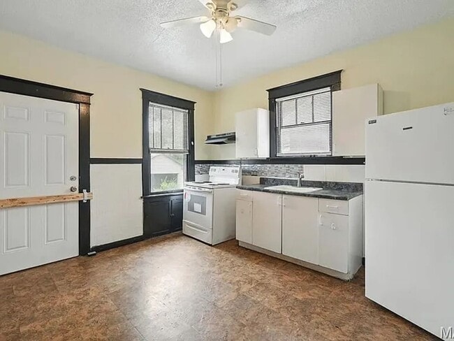 Building Photo - MARCH SPECIAL 1 month Free- Charming 2BR House in Saint Louis