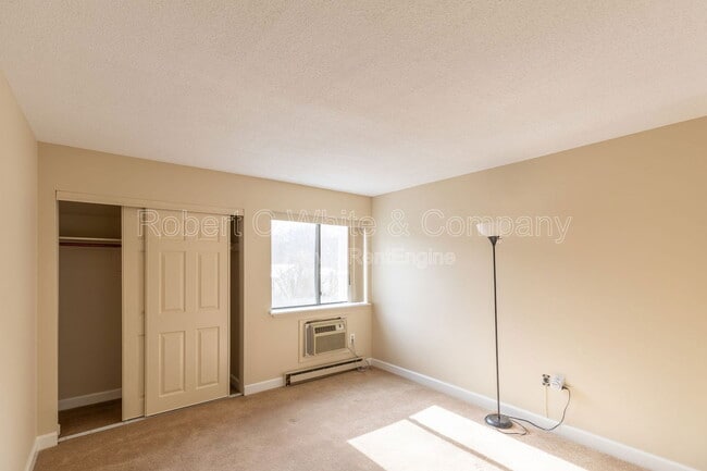 Building Photo - 85 N Main St