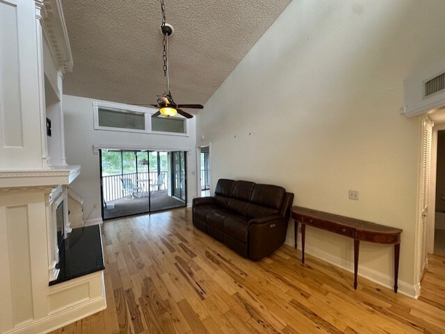 Building Photo - 222 Woodlake Wynde